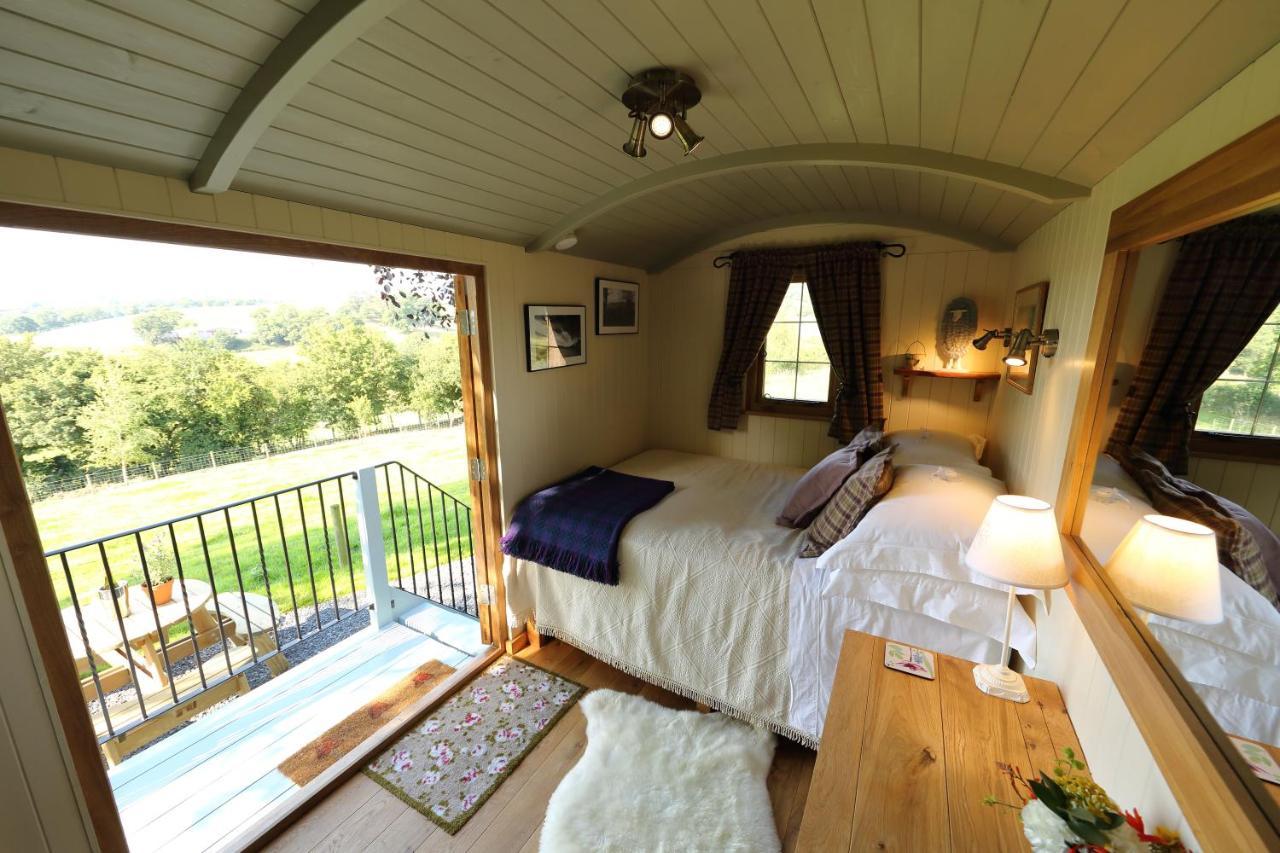 Upper Gelli Luxury Holiday Lodge, Converted Dairy & Cosy Shepherds Huts เวลช์พูล ภายนอก รูปภาพ